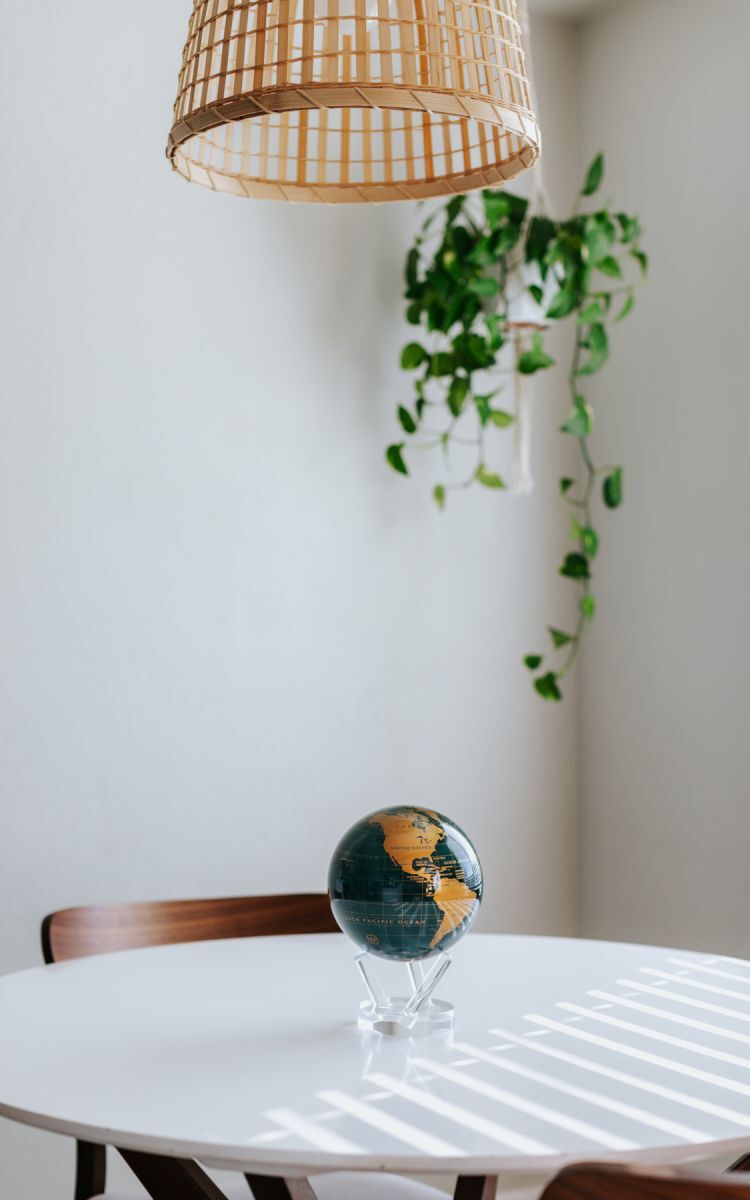 雲が自転する地球儀付きモバアース | 68travel